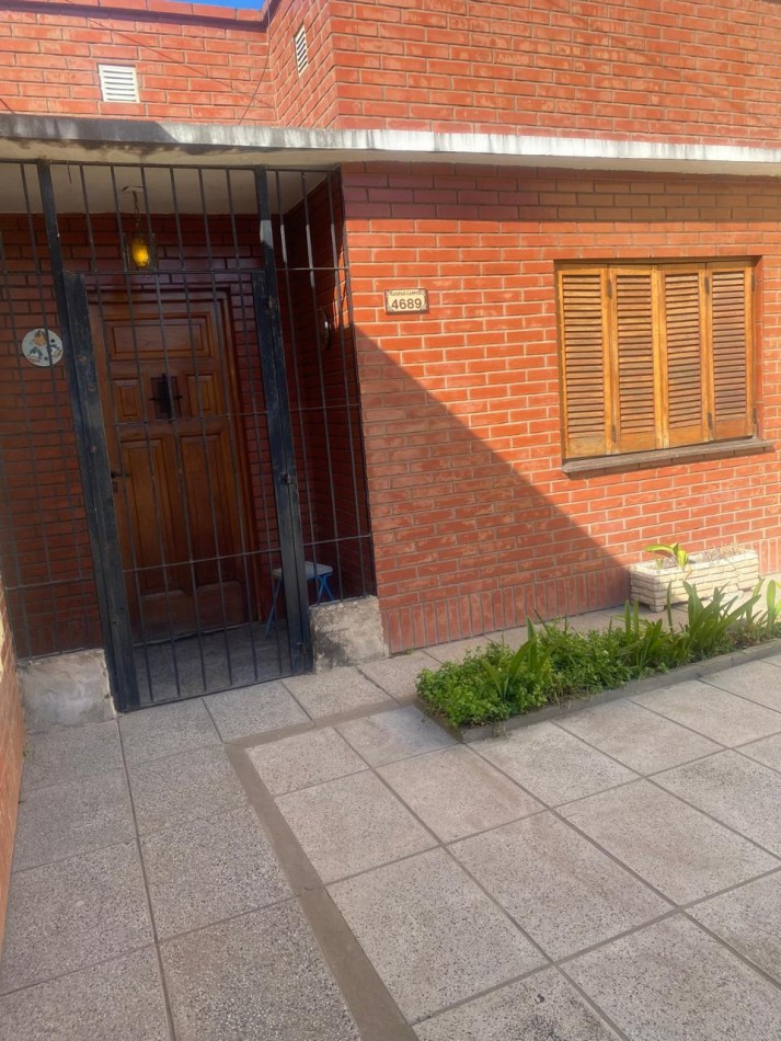 CASA AMERICANA con Local al frente